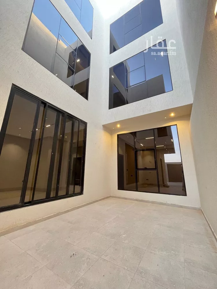 فيلا للبيع في شارع قطب الدين بن السلطان, حي المهدية, مدينة الرياض, منطقة الرياض صورة 2