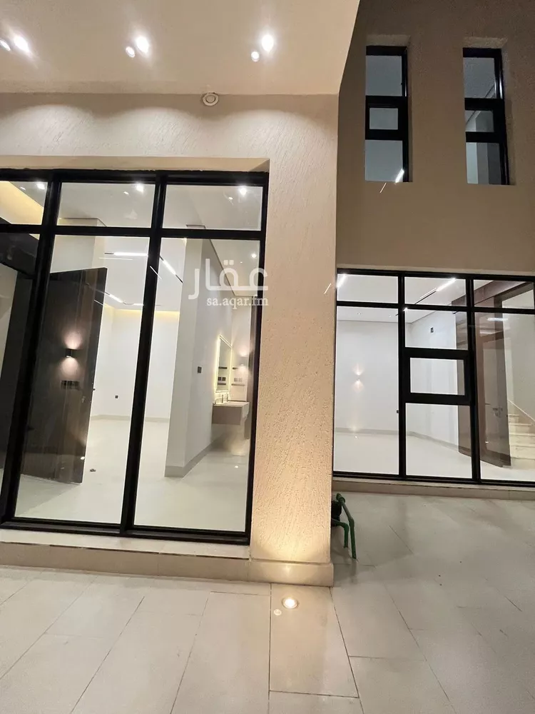 فيلا للبيع في شارع قطب الدين بن السلطان, حي المهدية, مدينة الرياض, منطقة الرياض صورة 2