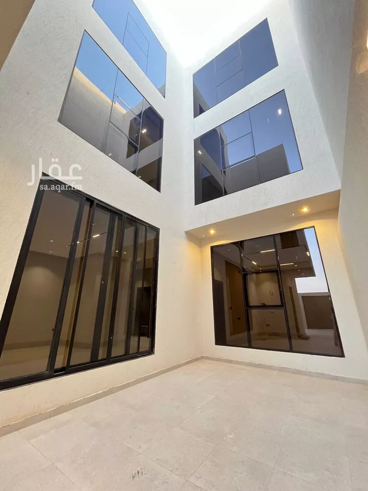 فيلا للبيع في شارع قطب الدين بن السلطان, حي المهدية, مدينة الرياض, منطقة الرياض صورة 3