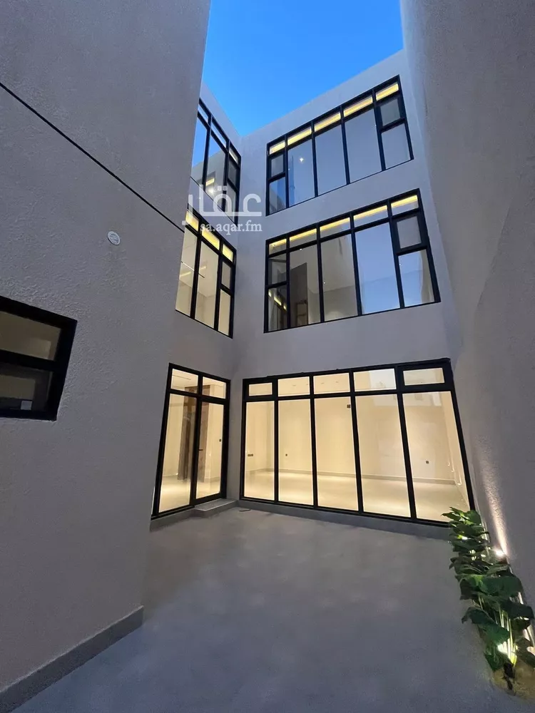 فيلا للبيع في شارع قطب الدين بن السلطان, حي المهدية, مدينة الرياض, منطقة الرياض صورة 2