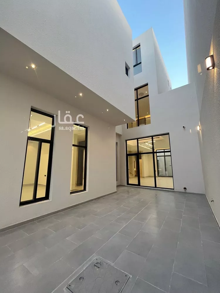 فيلا للبيع في شارع قطب الدين بن السلطان, حي المهدية, مدينة الرياض, منطقة الرياض صورة 2