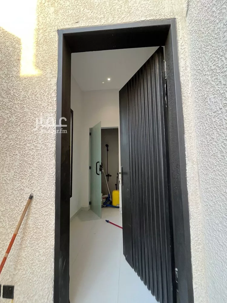 فيلا للبيع في شارع قطب الدين بن السلطان, حي المهدية, مدينة الرياض, منطقة الرياض صورة 5