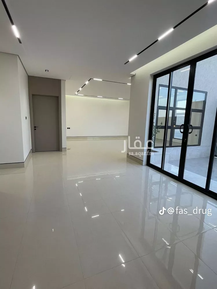 فيلا للبيع في شارع السيل الكبير, حي المهدية, مدينة الرياض, منطقة الرياض صورة 2