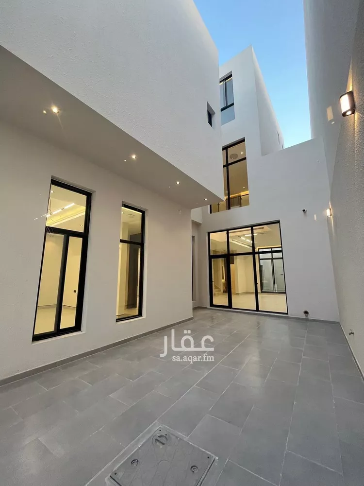 فيلا للبيع في شارع قطب الدين بن السلطان, حي المهدية, مدينة الرياض, منطقة الرياض صورة 2