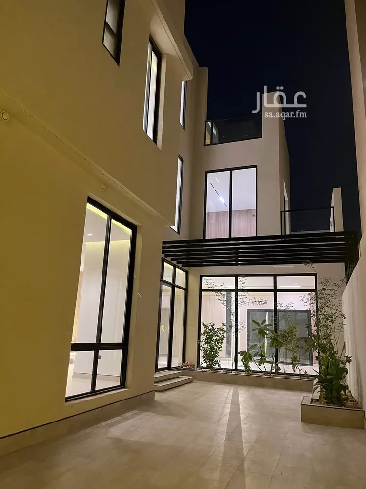 فيلا للبيع في شارع قطب الدين بن السلطان, حي المهدية, مدينة الرياض, منطقة الرياض صورة 2