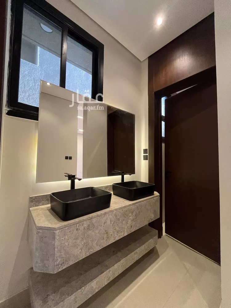 فيلا للبيع في شارع السيل الكبير, حي المهدية, مدينة الرياض, منطقة الرياض صورة 2