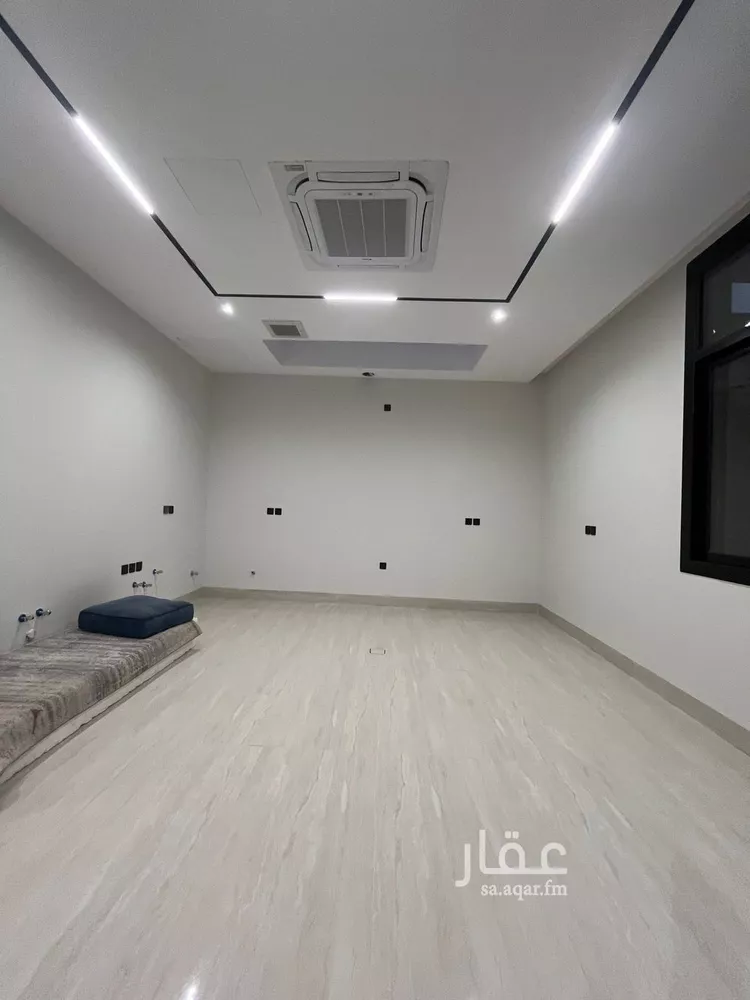 فيلا للبيع في شارع أبي الشيخ الأصبهاني, حي المهدية, مدينة الرياض, منطقة الرياض صورة 3