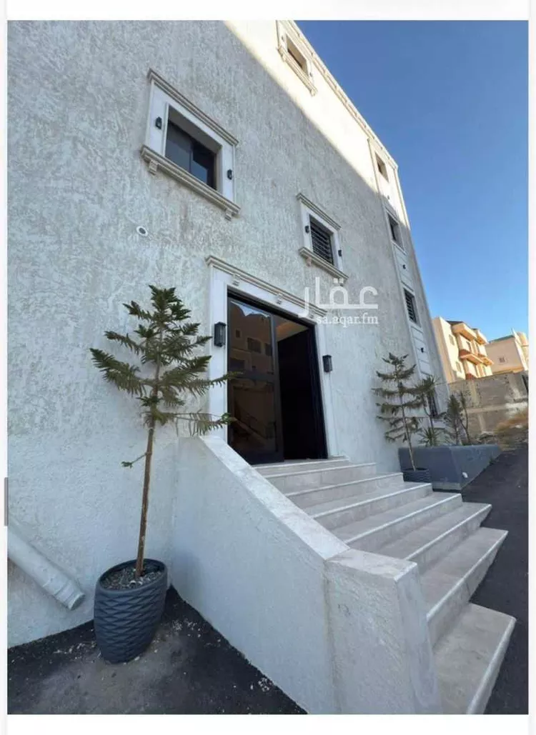 فيلا للبيع في شارع يونس بن حبيب, حي المروج, مدينة أبها, منطقة عسير صورة 2