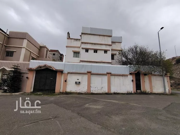 عمارة للبيع في شارع الجنوب, حي النزهة, مدينة أبها, منطقة عسير