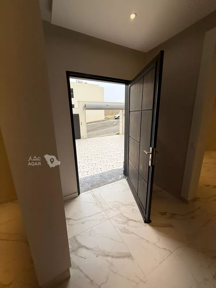 Floor for Rent in Khamis Mushait Ar Rabie 15