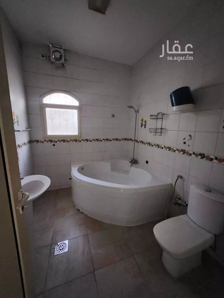 فيلا للبيع في شارع ثابت بن النعمان بن يزيد, حي أحد, مدينة الدمام, المنطقة الشرقية صورة 4