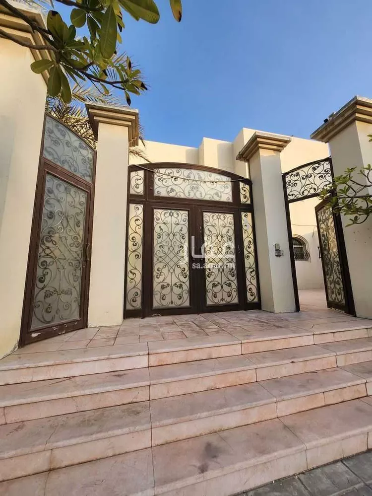 فيلا للبيع في شارع ثابت بن النعمان بن يزيد, حي أحد, مدينة الدمام, المنطقة الشرقية صورة 2