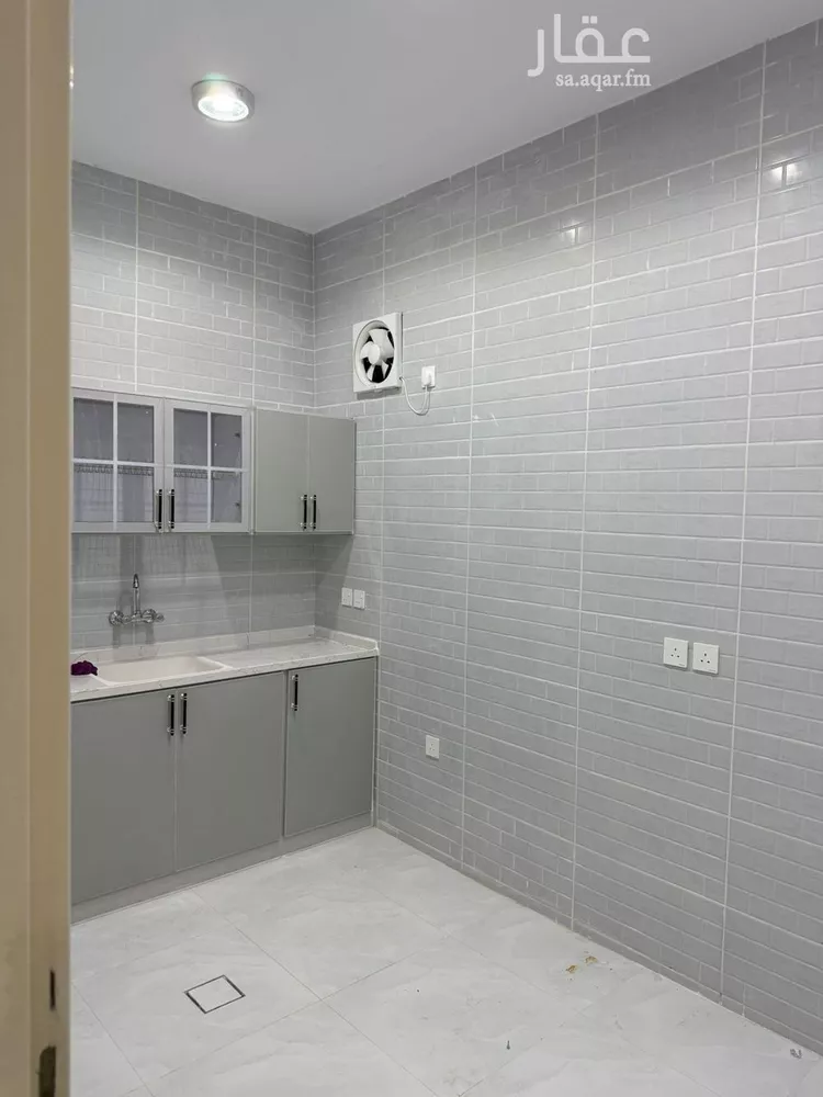 شقة للإيجار في شارع إبراهيم بن حسين, حي الشقيق, مدينة الشقيق, منطقة حائل صورة 2