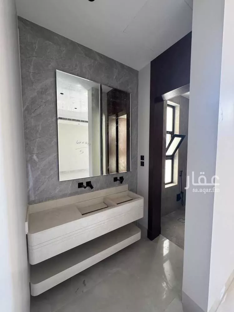 فيلا للبيع في شارع أبي المؤيد الأصبهاني, حي المهدية, مدينة الرياض, منطقة الرياض صورة 2