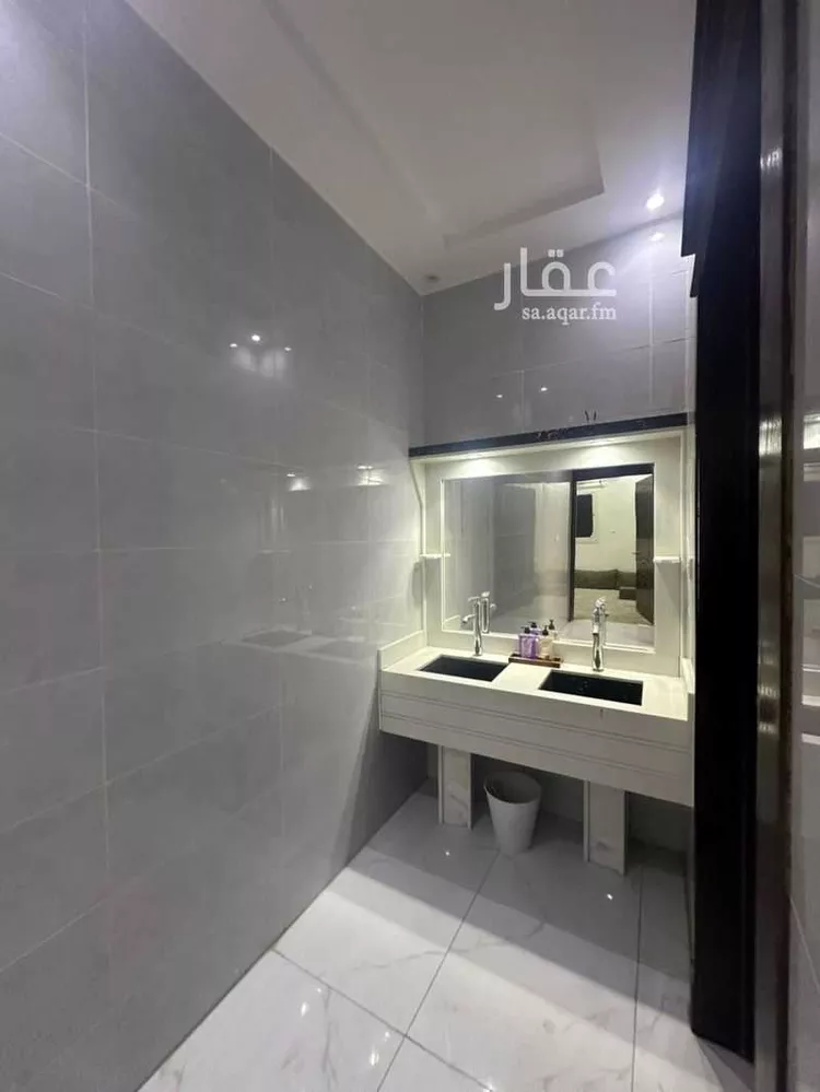 فيلا للبيع في شارع عثمان بن منظور, حي طيبة, مدينة الرياض, منطقة الرياض صورة 3