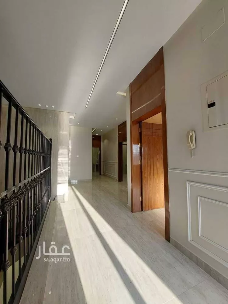 فيلا للبيع في شارع حليف, حي الزهور, مدينة أبها, منطقة عسير صورة 2