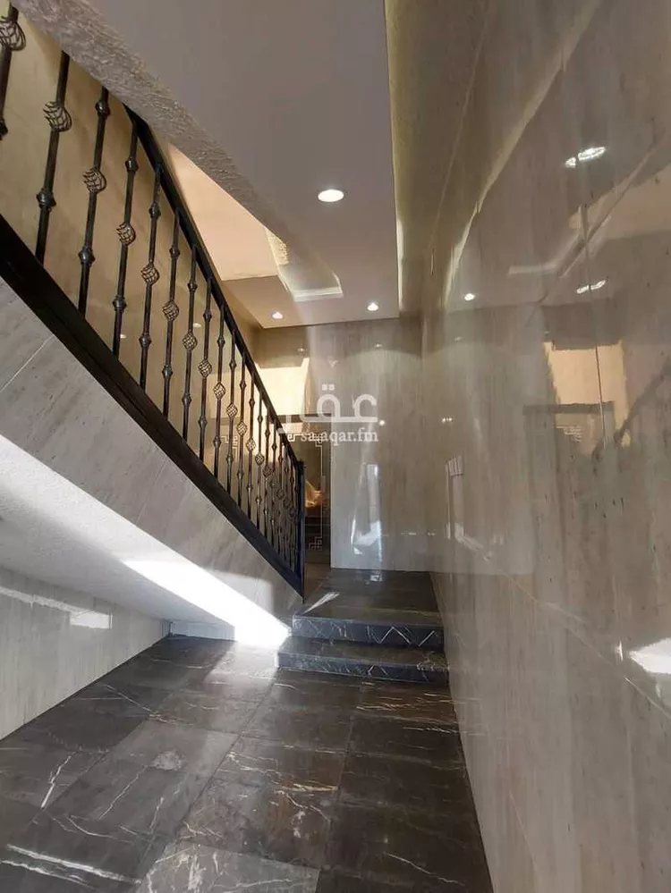 فيلا للبيع في شارع حليف, حي الزهور, مدينة أبها, منطقة عسير صورة 3