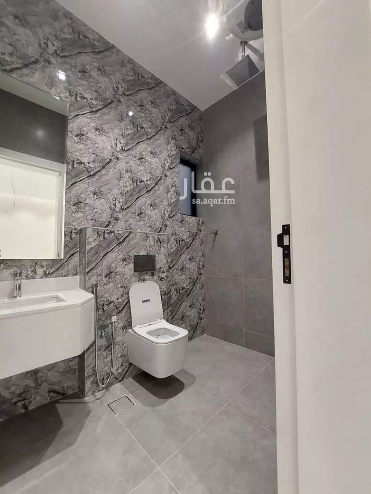 فيلا للبيع في شارع حليف, حي الزهور, مدينة أبها, منطقة عسير صورة 3