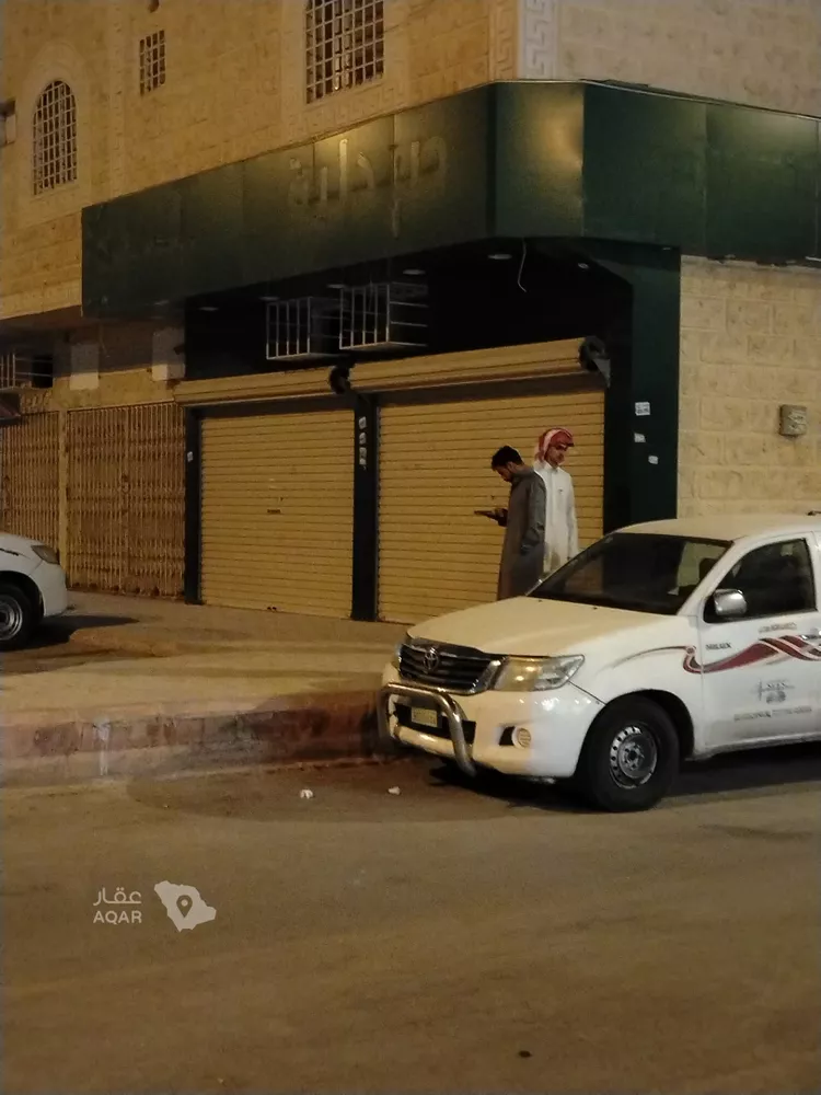 محل للإيجار في شارع السلطان قابوس بن سعيد, حي المعيزيلة, مدينة الرياض, منطقة الرياض