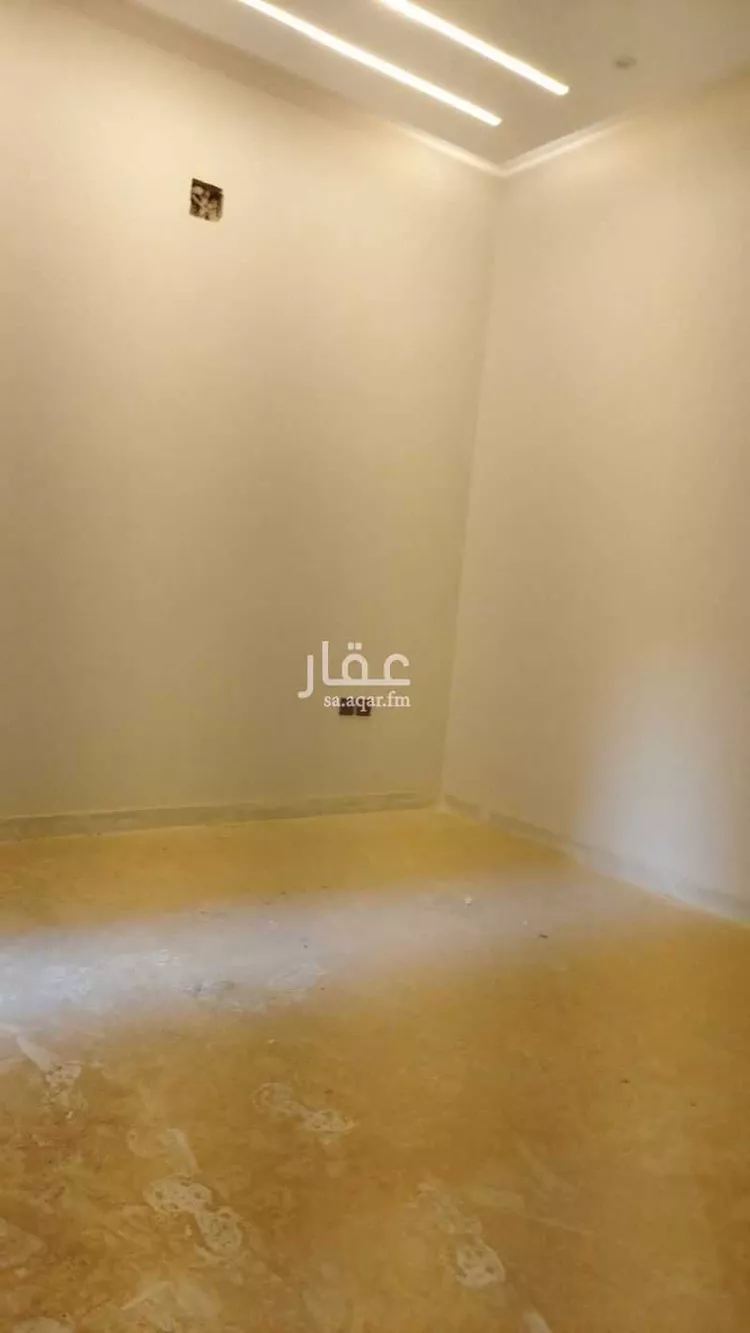 Floor for Rent in Riyadh Ar Rimal 14