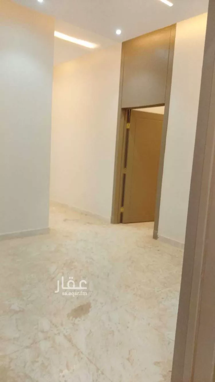 Floor for Rent in Riyadh Ar Rimal 8