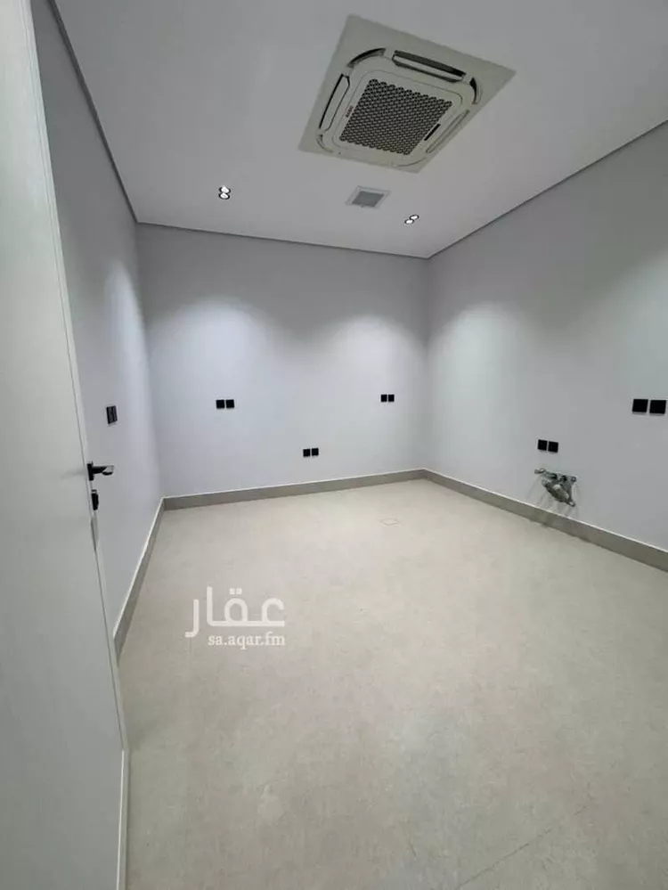 دور للبيع في شارع محمد بن سعد بن حسين, حي العارض, مدينة الرياض, منطقة الرياض 9