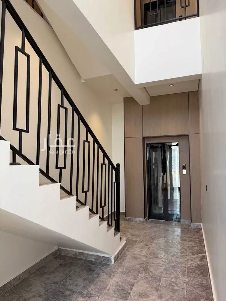Floor for Sale in Riyadh Al Maizilah 2