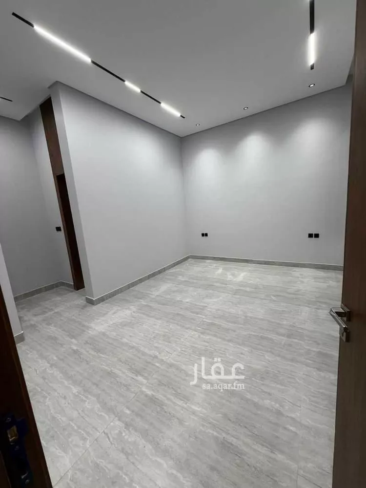 Floor for Sale in Riyadh Al Khaleej