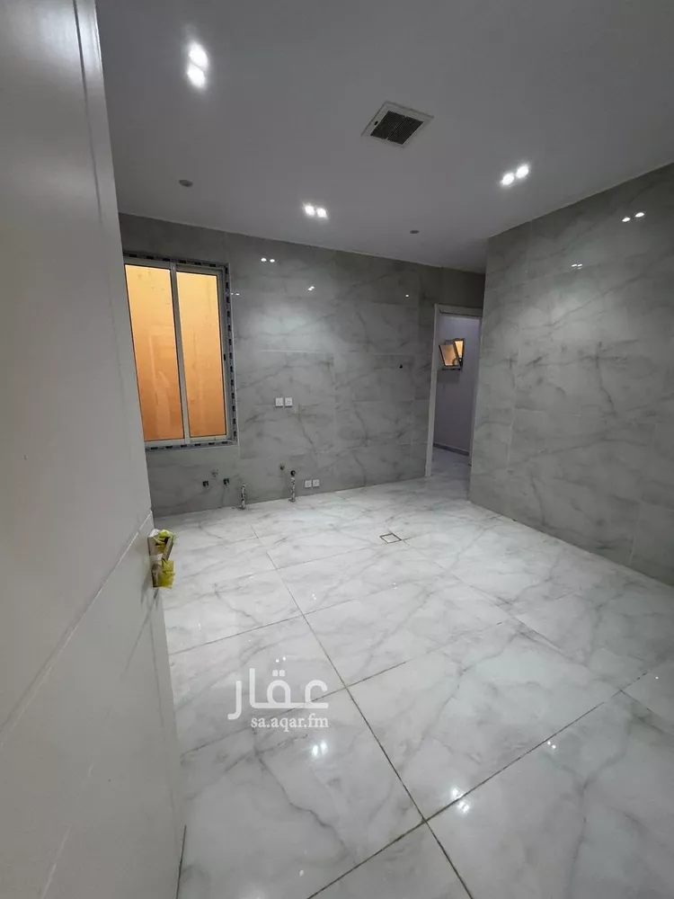 Floor for Sale in Riyadh Al Janadriyah 8