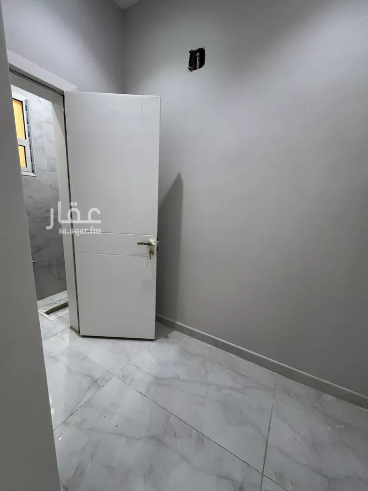 Floor for Sale in Riyadh Al Janadriyah 6