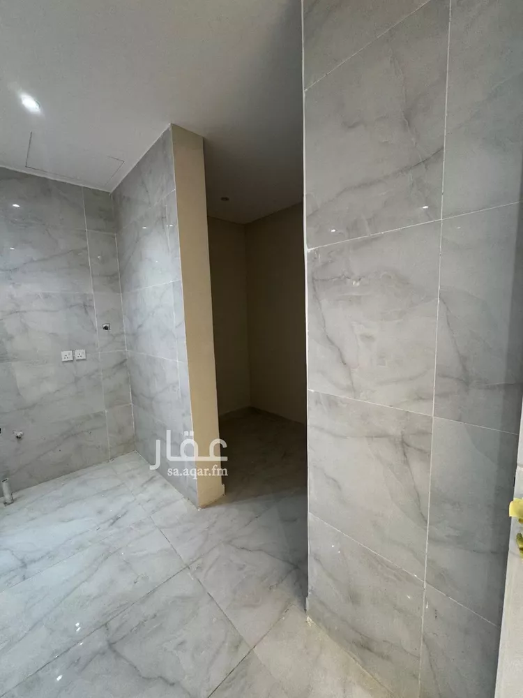Floor for Sale in Riyadh Al Janadriyah 8