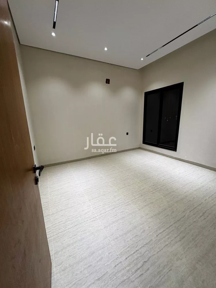 Floor for Sale in Riyadh Ar Rimal 11