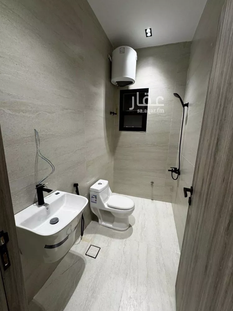 فيلا للبيع في شارع عبدالمنعم الواعظ, حي الرمال, مدينة الرياض, منطقة الرياض صورة 3