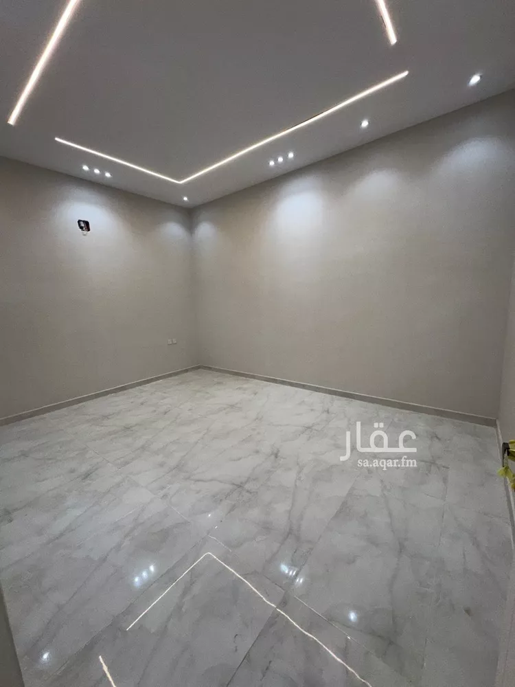 Floor for Sale in Riyadh Al Janadriyah 9