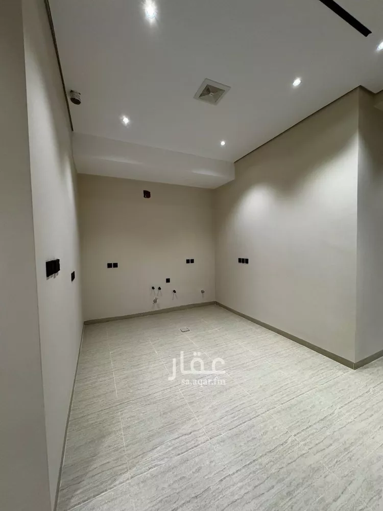 Floor for Sale in Riyadh Ar Rimal 7