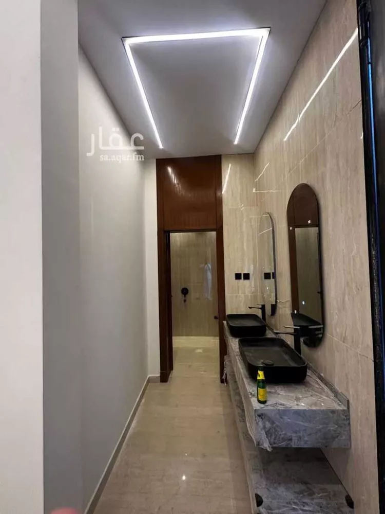 فيلا للبيع في شارع أحمد البسيلي, حي بدر, مدينة الرياض, منطقة الرياض صورة 3