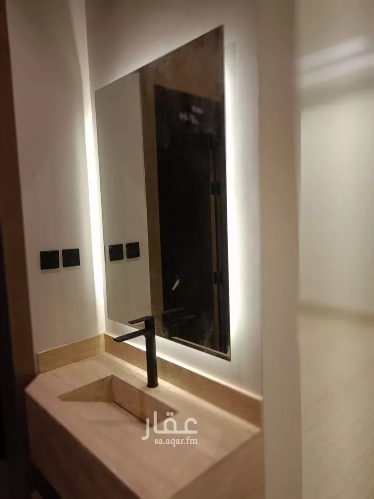 Floor for Sale in Riyadh Al Khaleej 7