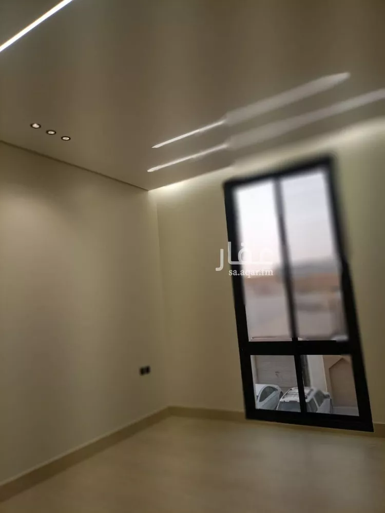 Floor for Sale in Riyadh Al Khaleej 11