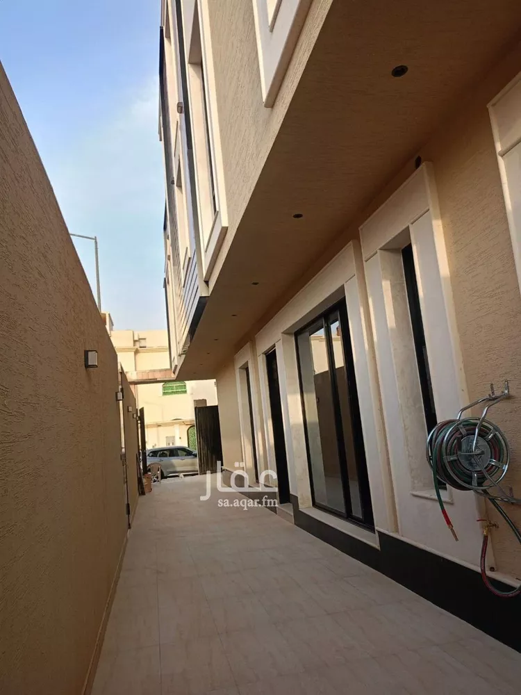 Floor for Sale in Riyadh Al Khaleej 12