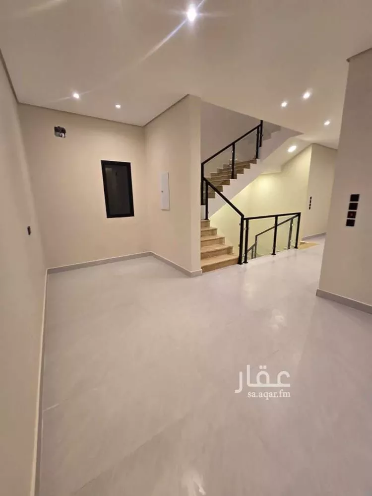 فيلا للبيع في شارع اسماعيل بن ابي المهاجر, حي ضاحية الملك فهد, مدينة الدمام, المنطقة الشرقية صورة 2