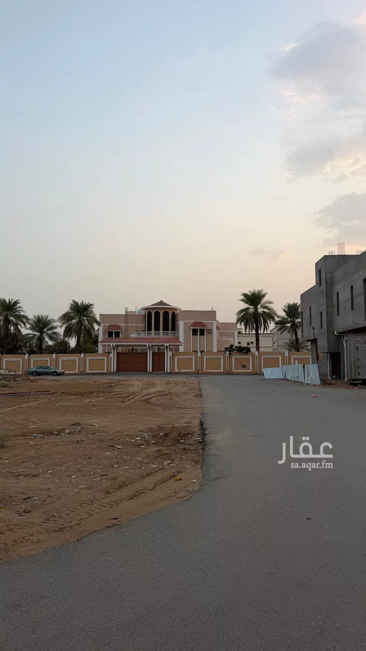 أرض للإيجار في شارع الخطه, حي المكرمية, مدينة صامطة, منطقة جازان