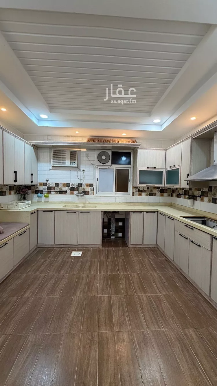 فيلا للإيجار في شارع الطرائفي, حي الشاطئ, مدينة جازان, منطقة جازان 12