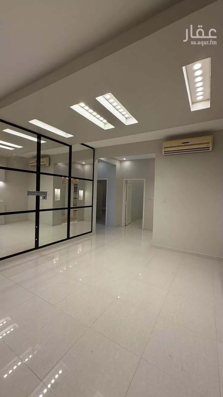 شقة للإيجار في شارع شارع شهيد الدين ثم الوطن حسن يحيى مفرح الجابري, حي المطار, مدينة جازان, منطقة جازان صورة 3