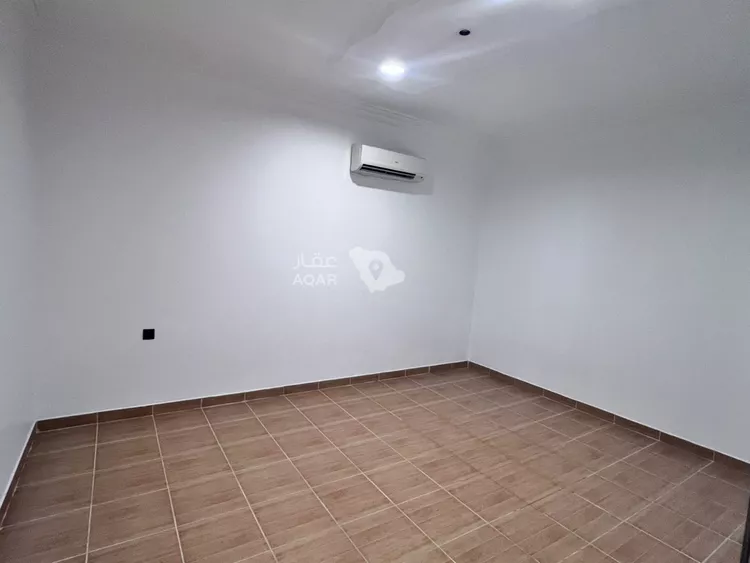 Floor for Rent in Riyadh Al Wadi 11