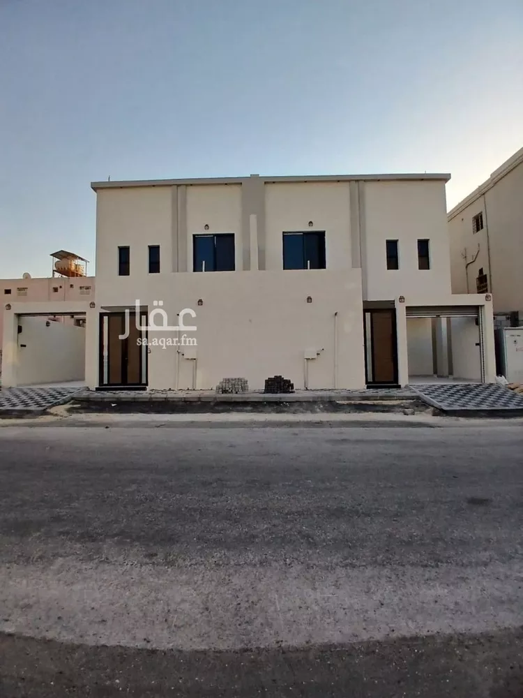 فيلا للبيع في شارع ثمامة بن بجاد العنبري, حي طيبة, مدينة الدمام, المنطقة الشرقية