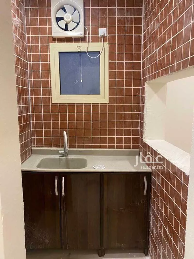 Building for Rent in Dammam Al Qazaz 7