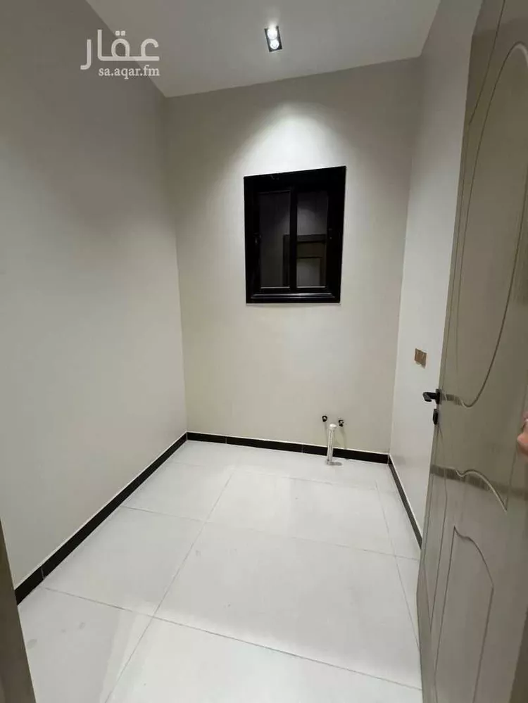Floor for Sale in Riyadh Al Janadriyah 7