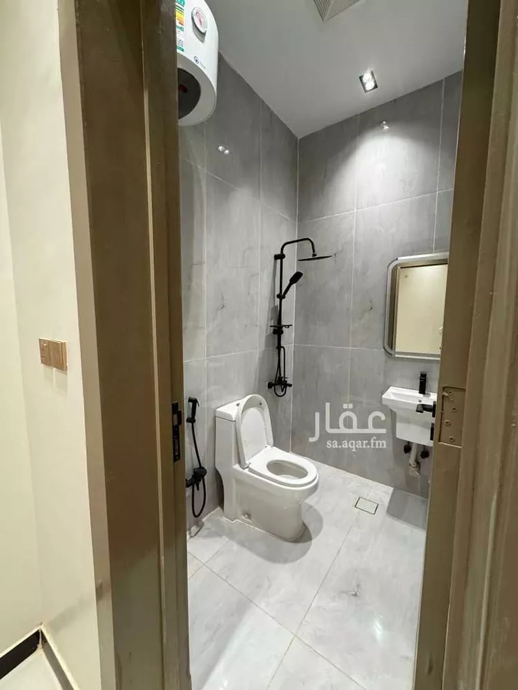 Floor for Sale in Riyadh Al Janadriyah 12