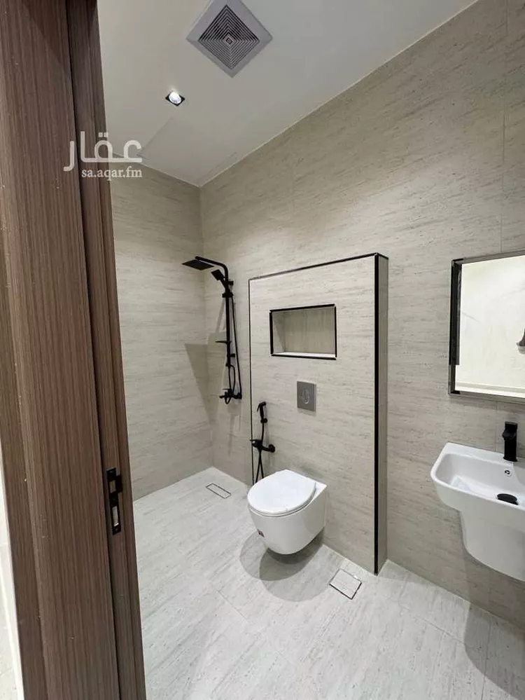 Floor for Sale in Riyadh Al Janadriyah 15