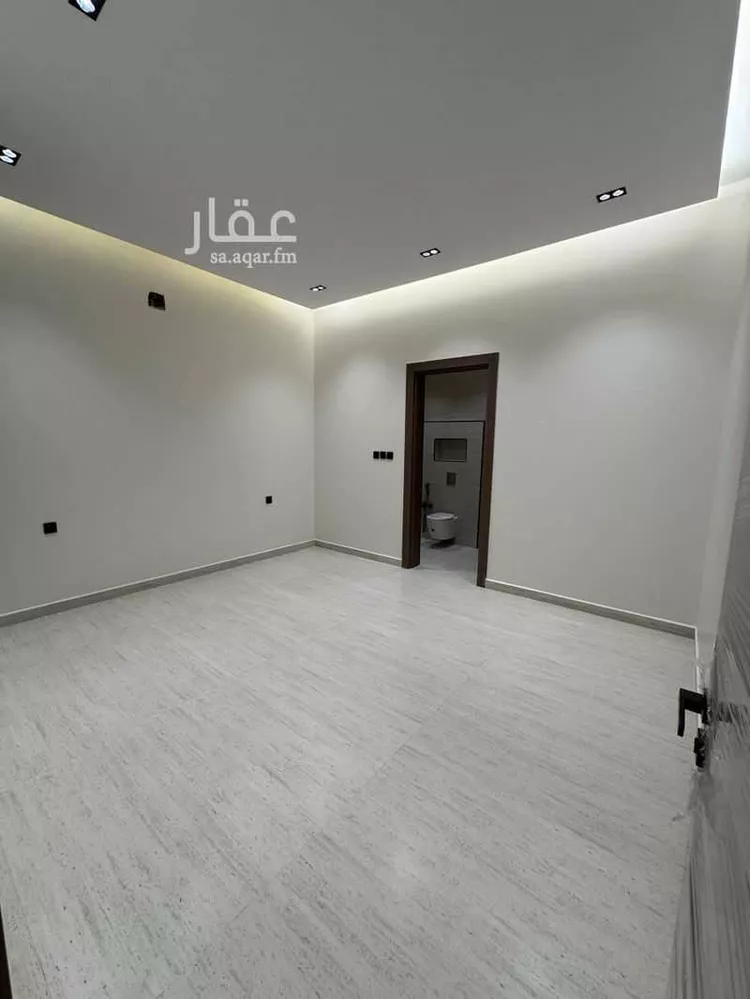 Floor for Sale in Riyadh Al Janadriyah 16